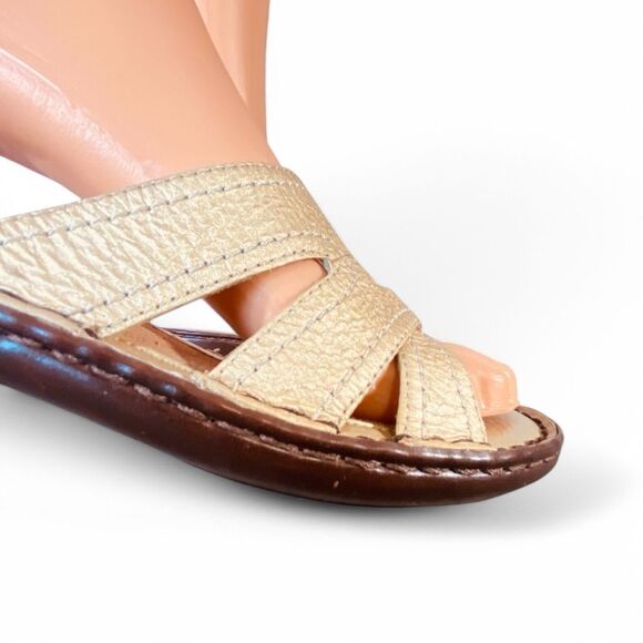 Dockers Beige Leather Sandals Slip On Style Womens Size 7 Low Heel Cushioned - Picture 4 of 10